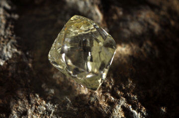 ( عکس) الماس‌هایی که ۷۰۰میلیون سال جان سالم به در بردند!