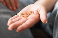 شوهر فیس بوکی‌ام بعد از ۵ سال گفت «حلالم کن» و رفت دنبال کارش