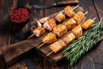 طرز تهیه کباب ماهی اوزن برون به روش ذغالی و تابه‌ای