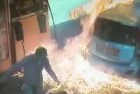 (ویدئو) آتش زدن باک خودرو در پمپ بنزین توسط مرد جوان!