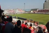 (عکس) درگیری شدید هواداران پرسپولیس و نساجی در ورزشگاه