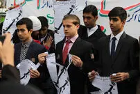 تصویر/ پاره‌کردن برجام در راهپیمایی 22 بهمن