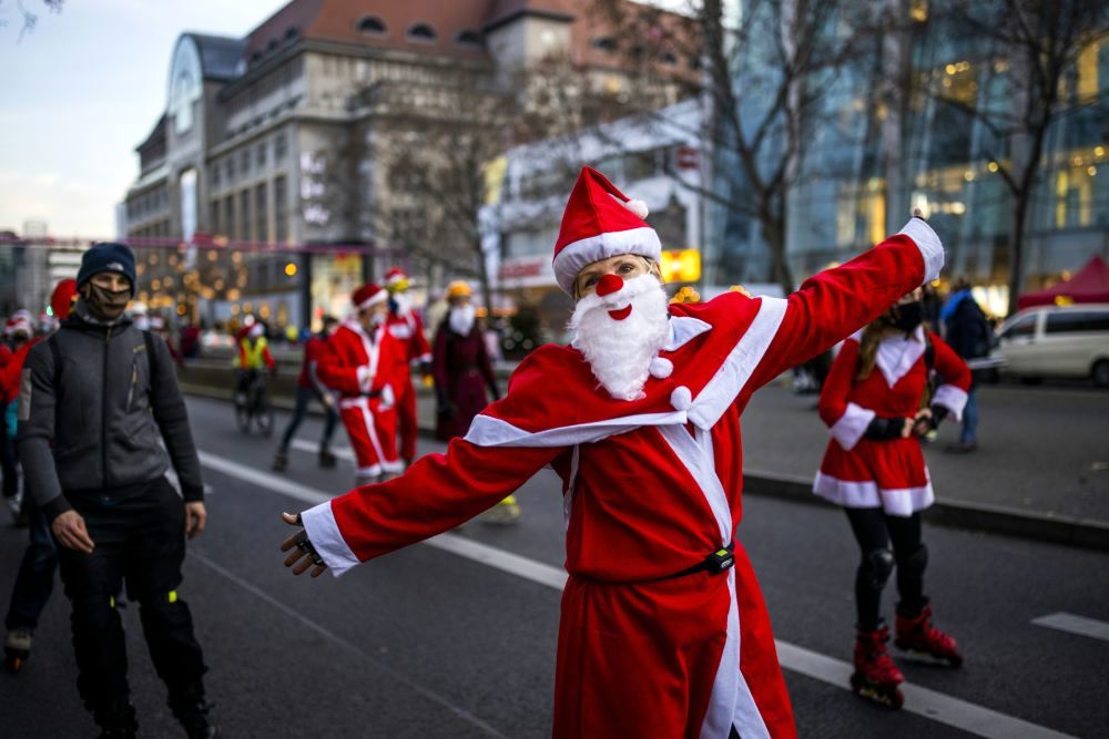 تصاوير/ کار‌های عجیب و غریب بابانوئل‌های آلمانی