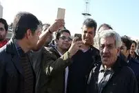 عکس/ قیافه عجیب فردوسی‌پور موقع گرفتن سلفی