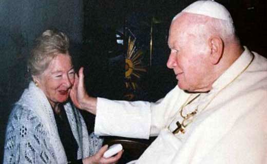 افشای دوستی عمیق پاپ سابق و یک زن