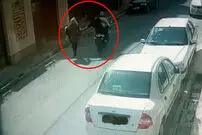 کیف قاپی از زن جوان در روز روشن در تهران