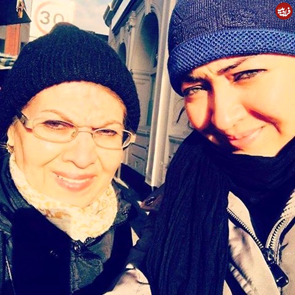 نیکی کریمی و مادرش در لندن