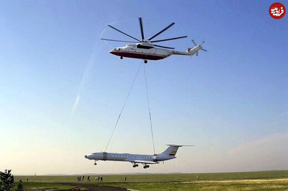 (ویدئو) جابه‌جا کردن هواپیمای توپولوف با هلیکوپتر