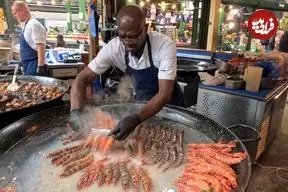 ببینید| غذای خیابانی در انگلیس؛ میگو و شاه میگوی سرخ شده در لندن