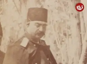 عکس| سفر زمان؛ «ناصرالدین شاه» در حال ناهار خوردن و گوش دادن به گزارش مقامات
