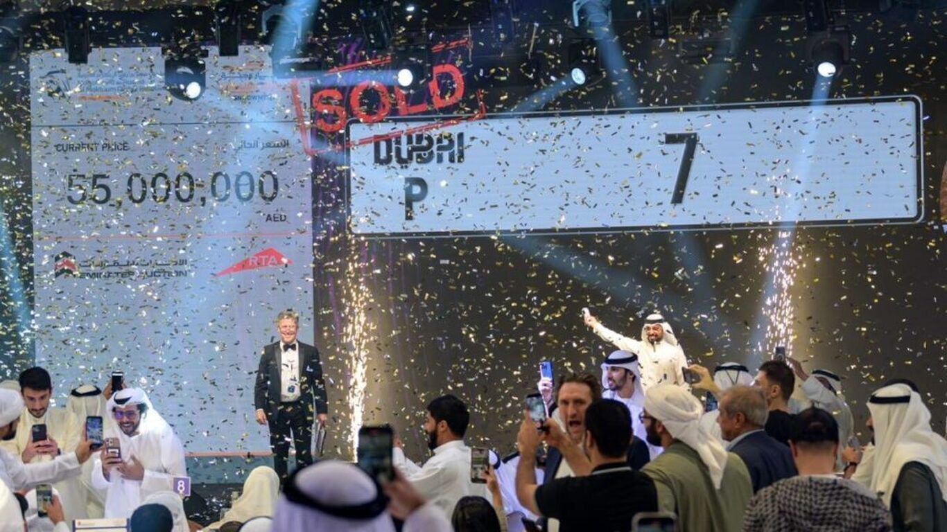(عکس) این پلاک خودرو رکورد گران‌ترین پلاک در امارات را شکست!