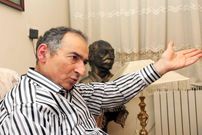 صادق زیباکلام: من هم یک زلزله زده‌ام!