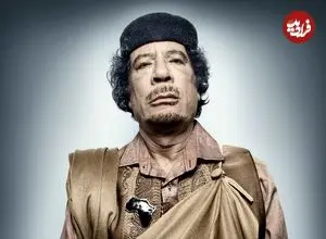 عکس| سفر در زمان؛ «معمر قذافی» در حال مصاحبه با خبرنگاران در پاریس؛ سال 1352