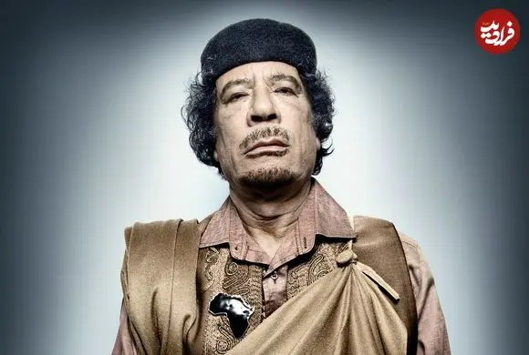 عکس| سفر در زمان؛ «معمر قذافی» در حال مصاحبه با خبرنگاران در پاریس؛ سال 1352