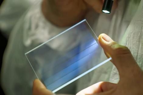( ویدیو) نحوه گنجاندن هفت ترابایت داده روی شیشه 