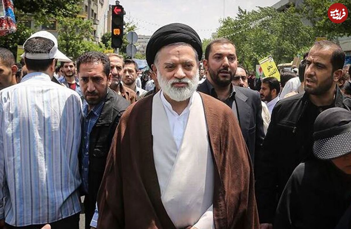 عکس؛ سفر به تاریخ؛ «سید مصطفی خامنهای» در حال احوالپرسی با «سردار سلیمانی» در یک مراسم؛ سال 96