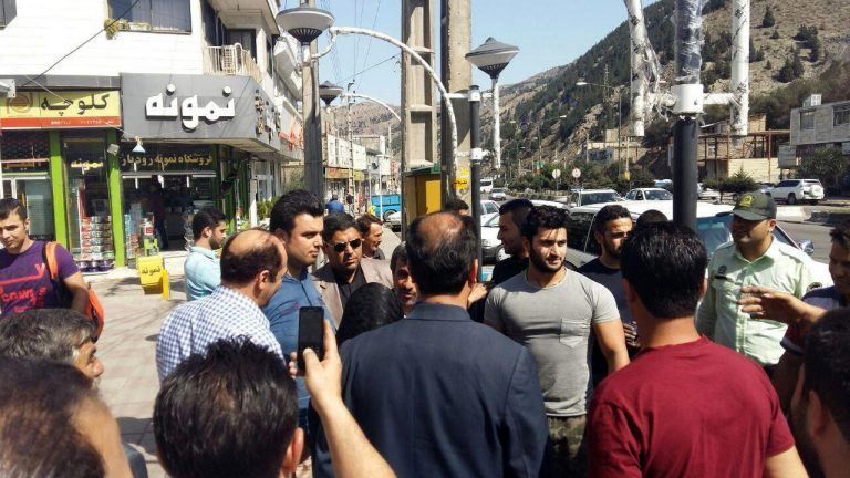 تصاویر/ بی‌توجهی مردم رودبار به حضور احمدی‌نژاد