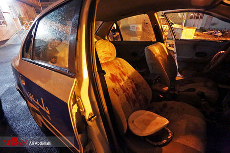 تصاویر/ پرتاب ترقه داخل خودروی پلیس‌راهور