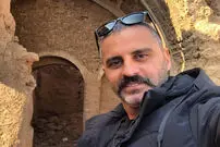 (عکس) قابی عاشقانه و متفاوت از آقای بازیگر مشهور در کنار همسر و پسرش