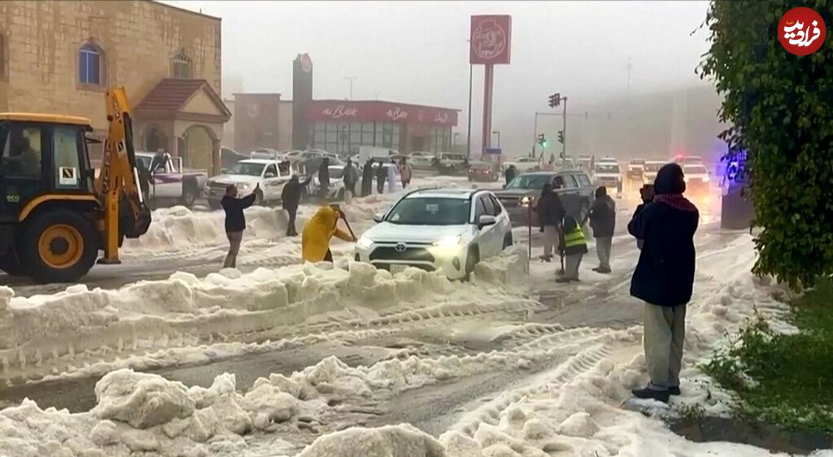 (ویدئو) بارش برف بی‌موقع عربستانی‌ها را حیرت‌زده کرد