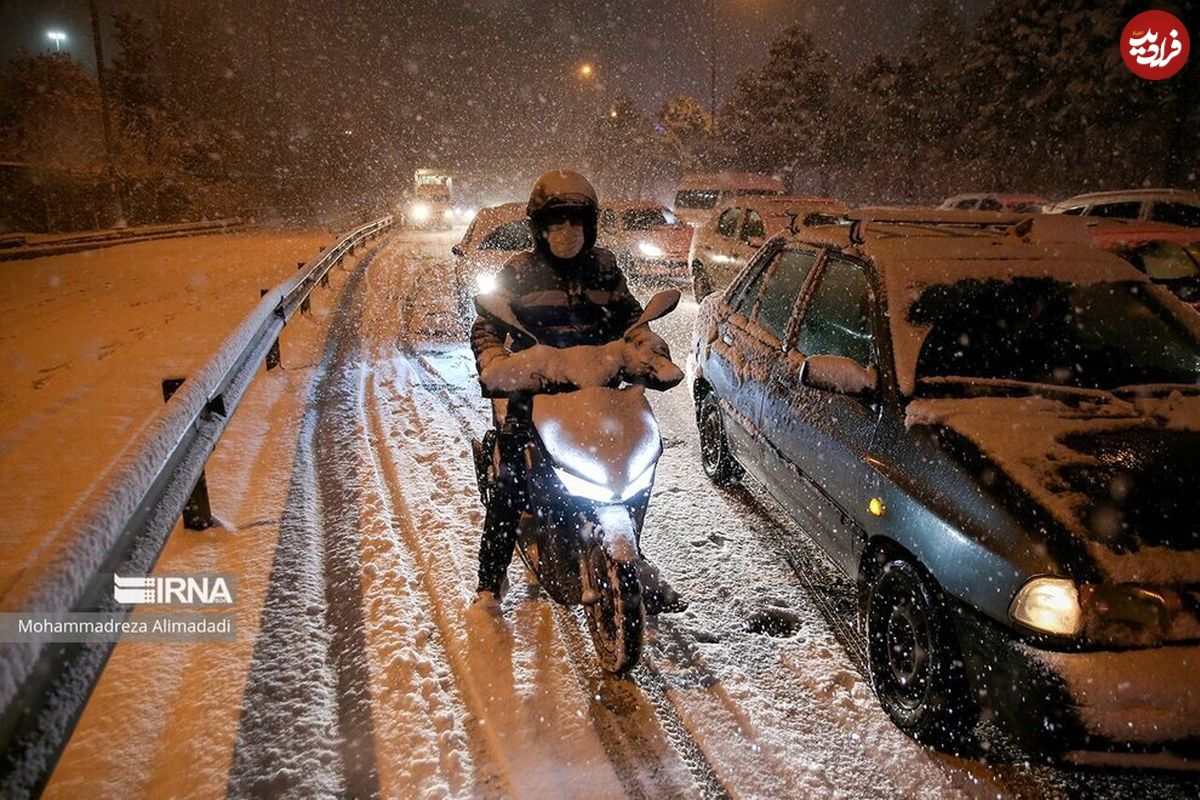 (تصاویر) خیابان‌های قفل شده تهران در شب برفی