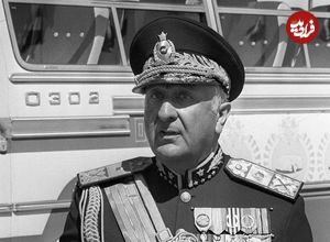 عکس؛ سفر در زمان؛ «رئیس ساواک در کنار هویدا»؛ اواخر دهه 40