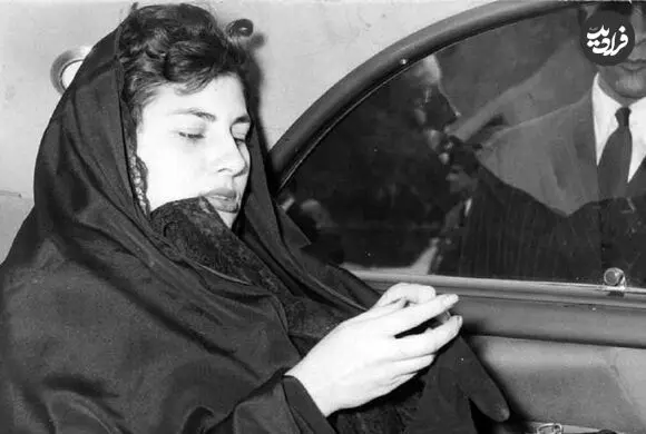 عکس| سفر زمان؛ «ثریا اسفندیاری» سوار بر اسب و در حال تیراندازی؛ دهه 30