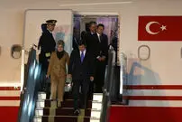 تصاویر/ داود اوغلو و همسرش در تهران