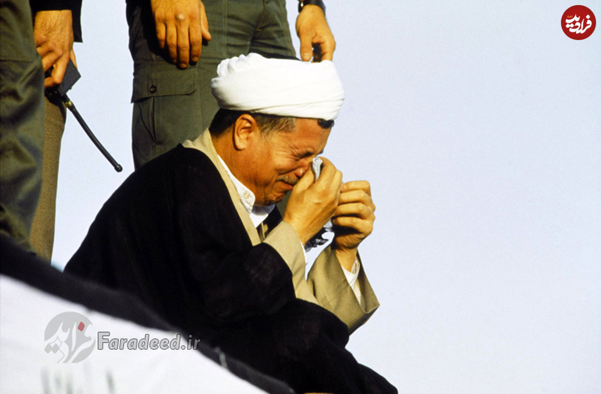 تصویر/ گریه‌های هاشمی در تشییع امام(ره)