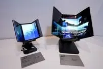 این تلفن‌همراه ۳ صفحه‌نمایش دارد!