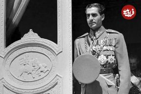 عکس| سفر در زمان؛ «محمدرضا پهلوی» با سبیل و در جریان یک بازدید؛ دهه 20