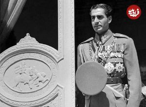عکس| سفر در زمان؛ «محمدرضا پهلوی» با سبیل و در جریان یک بازدید؛ دهه 20