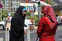 دعوت متفاوت به حجاب با یک بسته شکلات