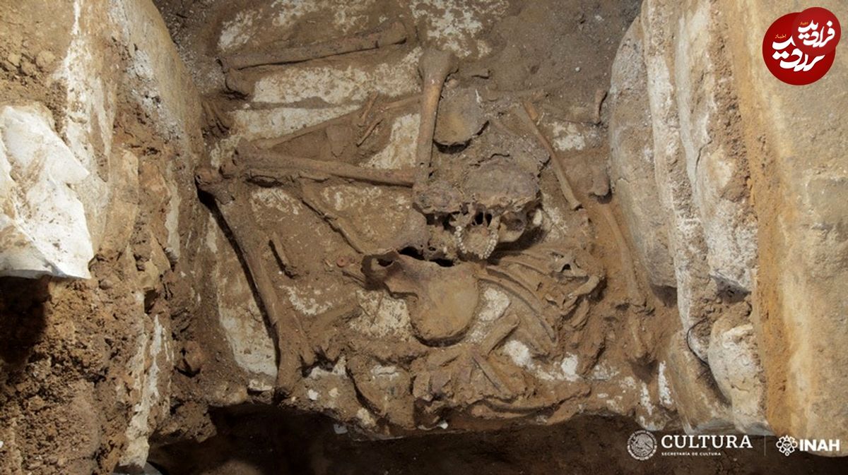 کشف مجسمه‌های یشمی سبز در مقبرۀ باستانی