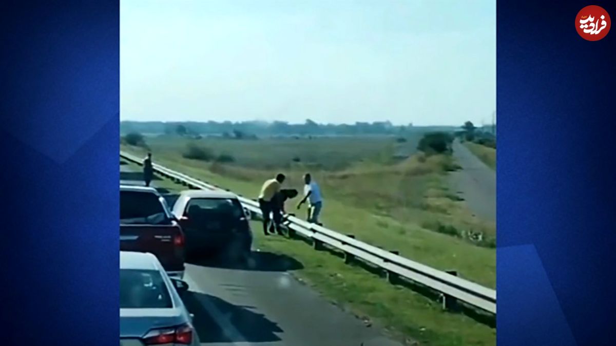 (ویدئو) فرار از ترافیک جاده با روشی عجیب