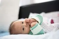 راه‌های جلوگیری از مکیدن انگشت توسط کودکان