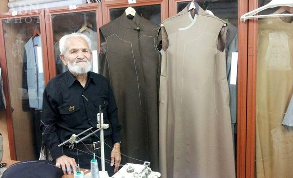 تصاویر/ خیاط مشهور لباس روحانیان درگذشت/ عرب‌پور لباس کدام سیاسیون را دوخت؟