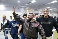(عکس) استقبال باشکوه شیرازی‌ها از هادی چوپان