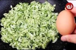ببینید| طرز تهیه یک غذای جدید با کدو سبز و تخم مرغ