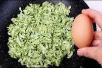 ببینید| طرز تهیه یک غذای جدید با کدو سبز و تخم مرغ