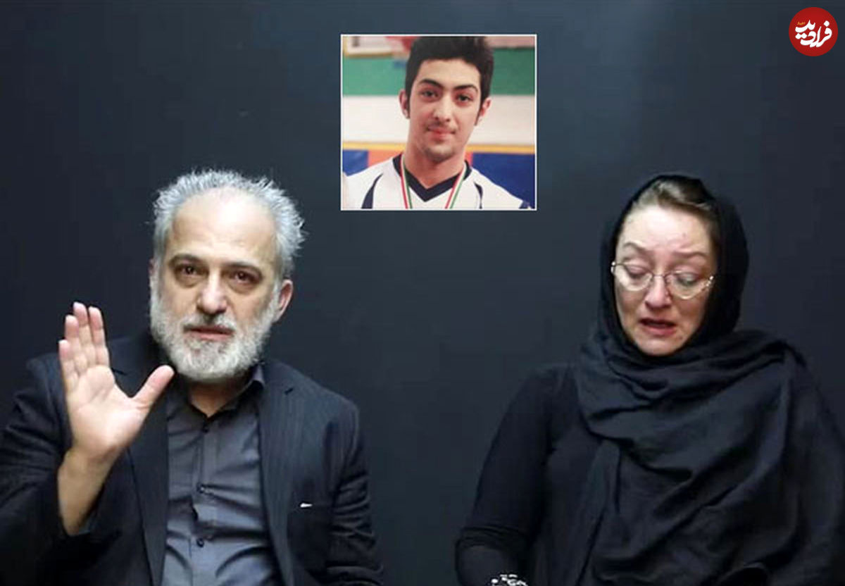 عکس/ مادر آرمان عبدالعالی بر سر مزار فرزندش
