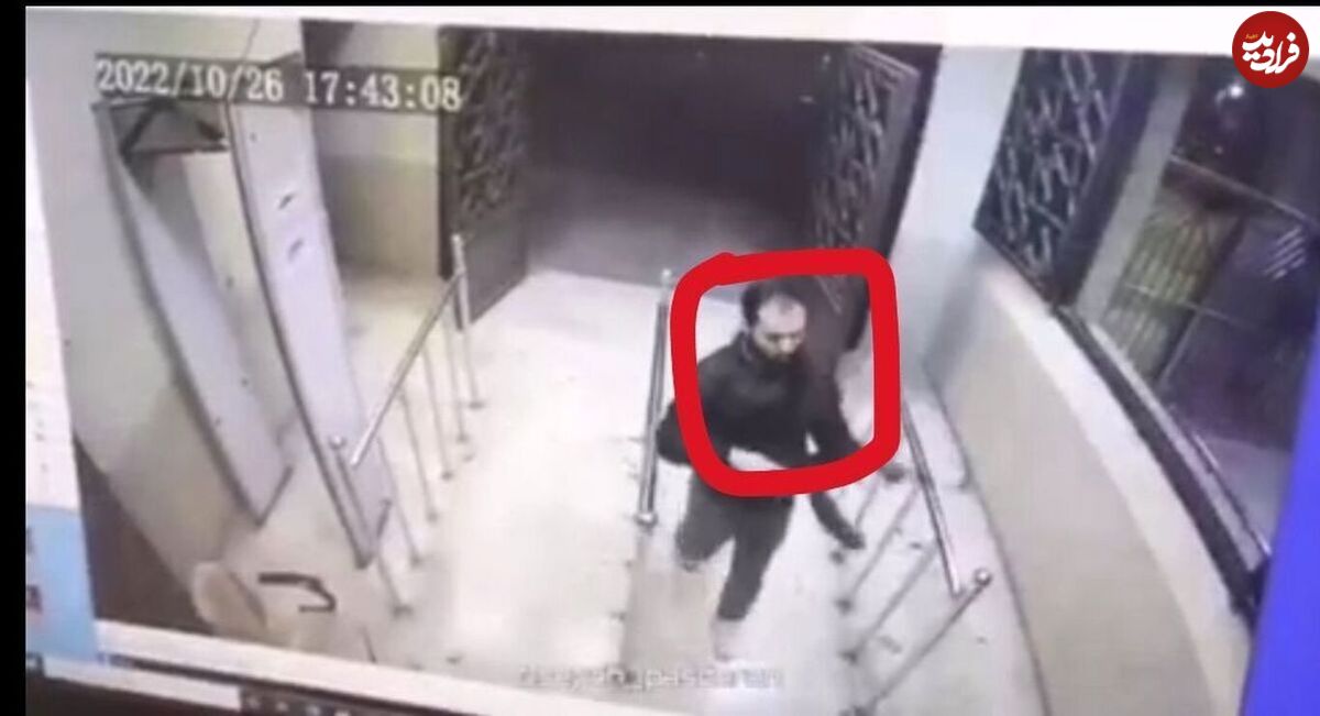 (ویدئو) لحظه ورود تروریست به حرم شاهچراغ شیراز