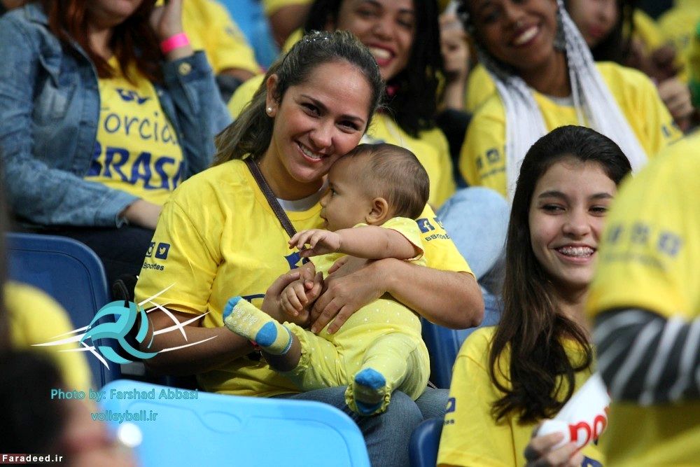 تصاویر/ تماشاگران ایرانی و برزیلی در استادیوم