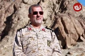 عکس؛ سفر به تاریخ؛ «سردار پاکپور، فرماندۀ سپاه» در حال بازدید از منطقۀ مرزی در میان طوفان شن؛ سال 97