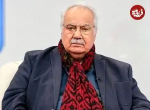 عکس| سفر در زمان؛ «ناصر ملک مطیعی» در حال شنا در دریا و به همراه دوستان اش؛ دهه 60