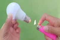 (ویدئو) نحوه تعمیر لامپ LED با کاتر و پیچ گوشتی به روش برقکار پرتغالی