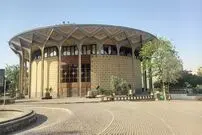 (عکس) تهران قدیم؛ ظاهر «عابران و جوانان دانشجو در مقابل تئاتر شهر»؛ دهه 50