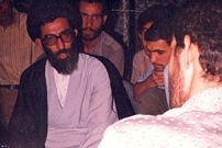 عکس؛ سفر در زمان؛ «رهبر انقلاب بر سر مزار شهید بهشتی»؛ سال 1365