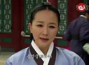 عکس| سفر زمان؛ تیپ و چهرۀ «بانو بونگ، ندیمۀ دونگ‌یی» در جشن پایان سریال دونگ‌یی