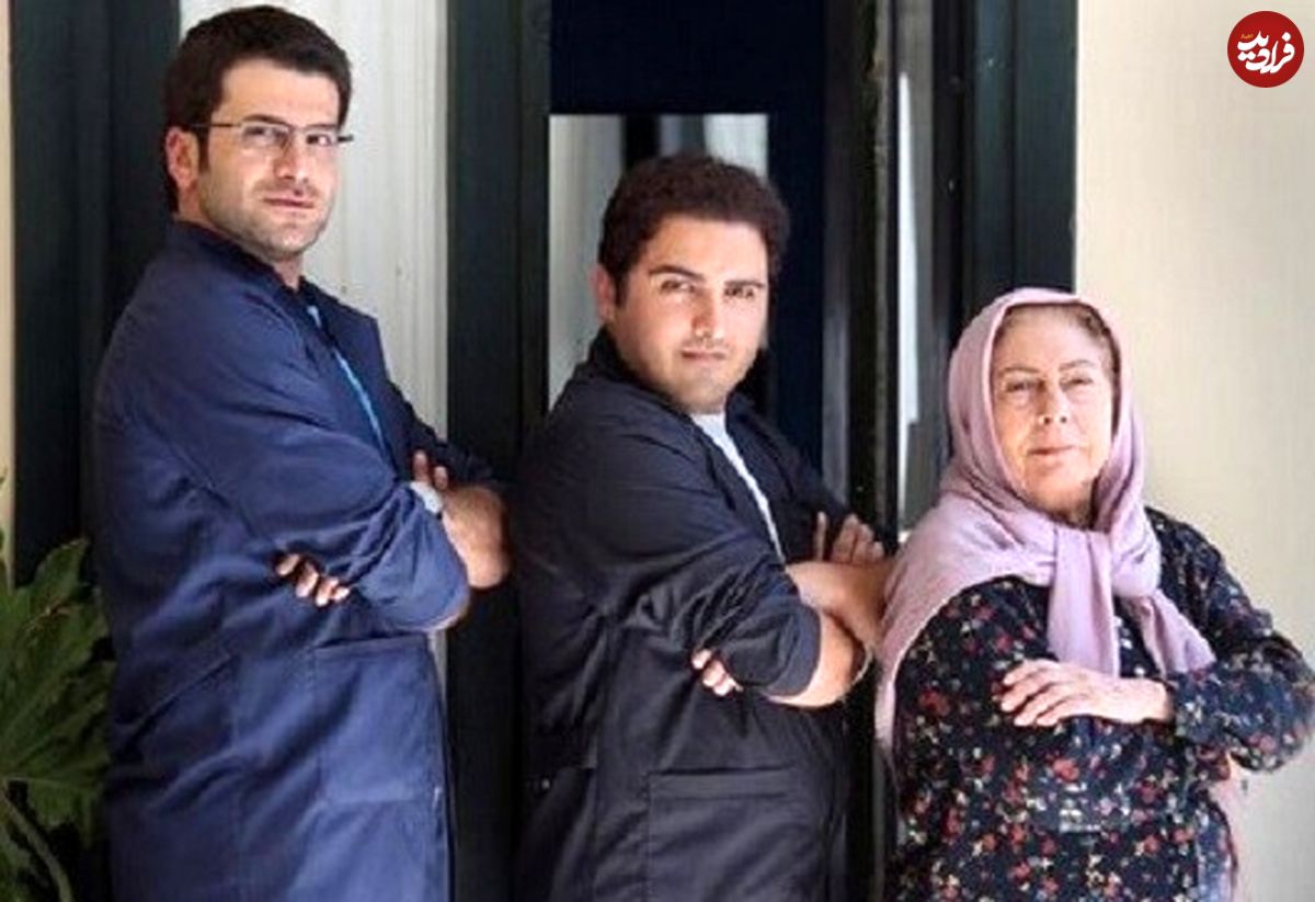 عکس| سفر زمان؛ «مسعود تابش» (بچه مهندس) و همسرش در کنار «بی بی» سر سفرۀ صبحانه